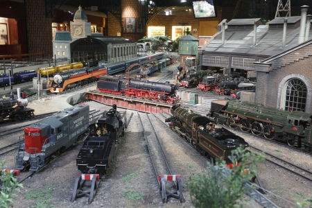 迫力満点の鉄道模型とカップヌードル作り体験 image