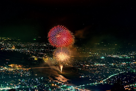 Une journée de spectacles visuels : profitez des feux d&#039;artifice traditionnels d&#039;Oiso et d&#039;Ashigara image