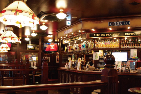 Después de hacer turismo, relájate en un pub de estilo británico en Yokohama