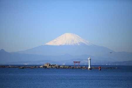 Blick auf den Fuji und das Meer von Hayama aus