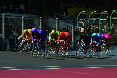การแข่งขันจักรยานกลางคืนและชมวิวทิวทัศน์ยามค่ำคืนที่โชนันไดระ