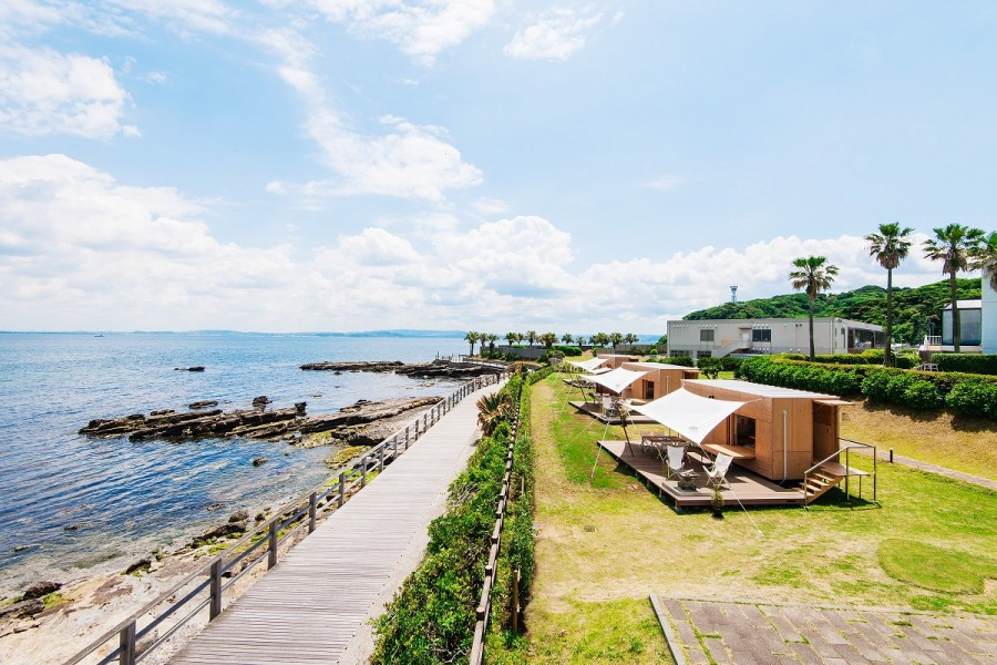 Campamento en la playa de la península de Miura