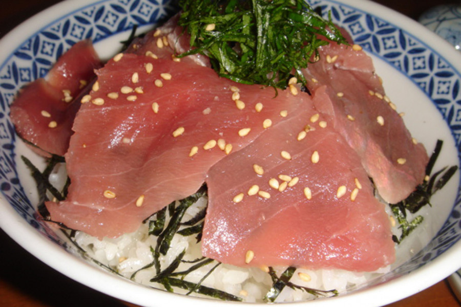 La naturaleza en el mercado de pescado y productos agrícolas de Miura