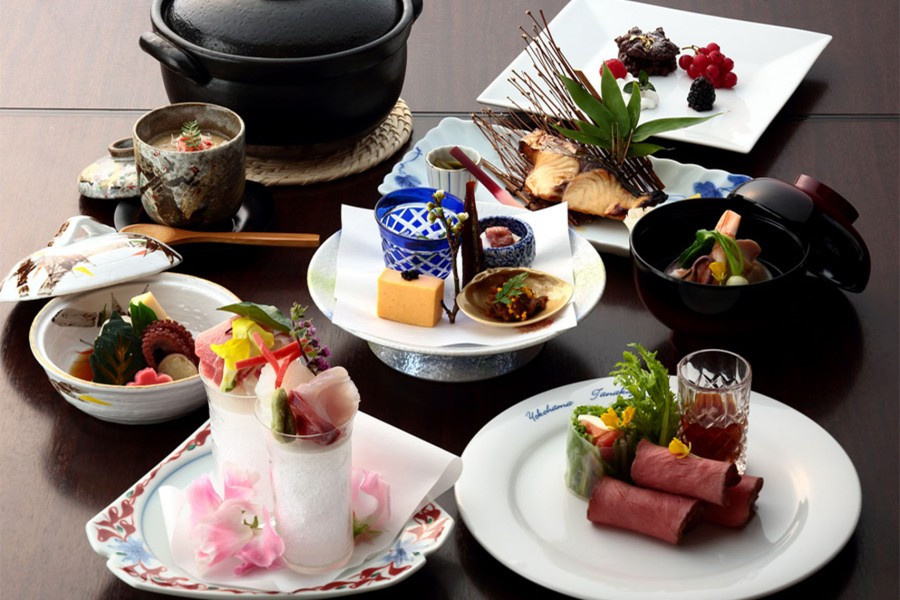 A Day of Shopping and Gourmet Cuisine in Yokohama