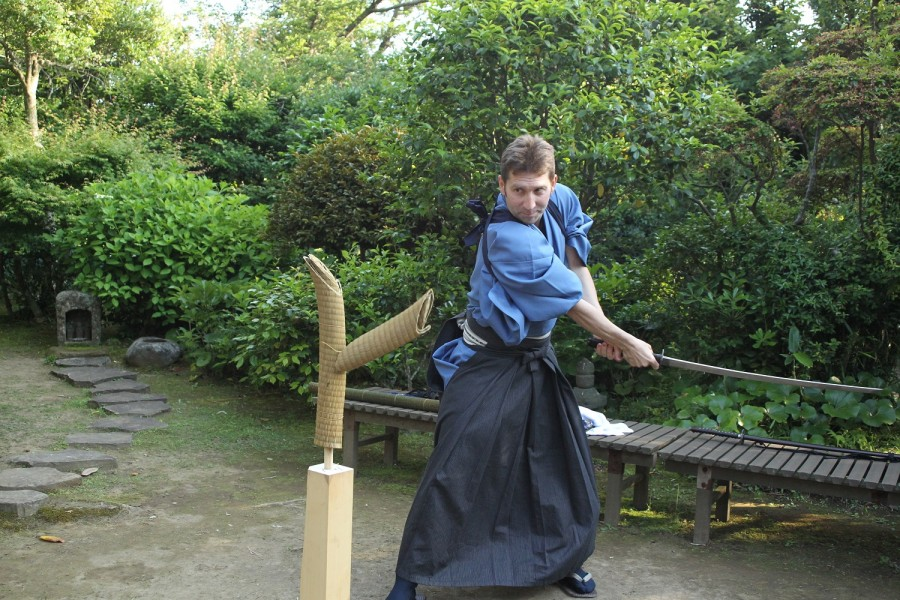 鎌倉のお寺で座禅＆居合斬り体験
