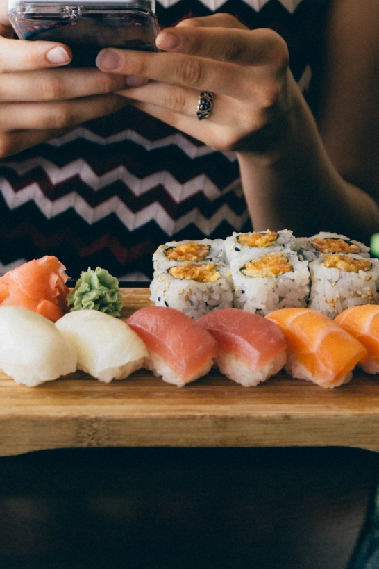 How to eat Sushi