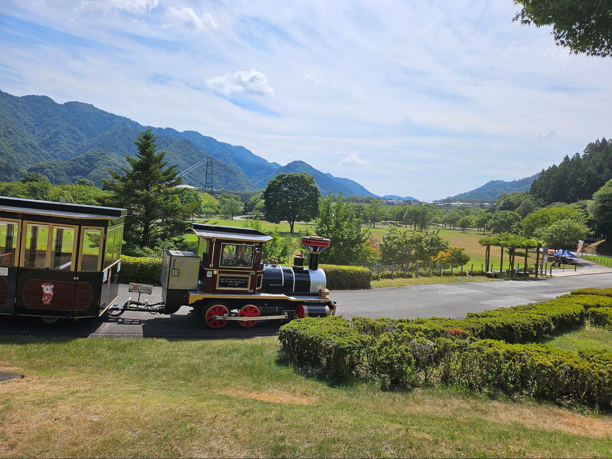 The Road Train of Lake Miyagase