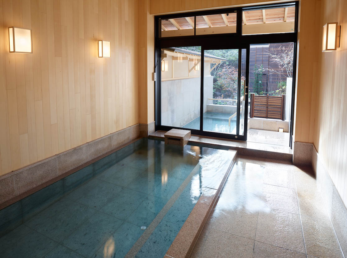 Aoi's indoor and open-air baths