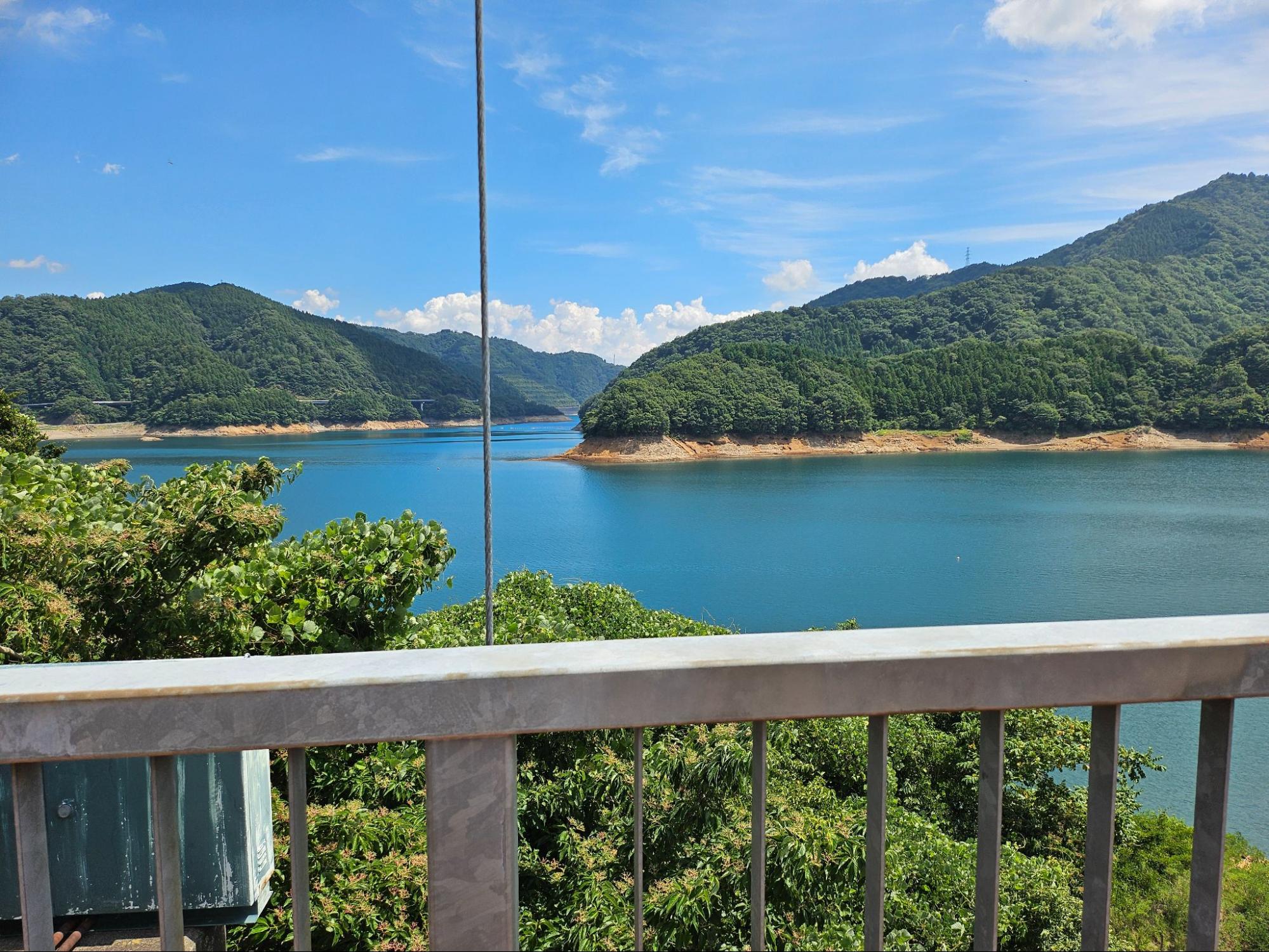 Enjoying Lake Miyagase views from the Mizunosato Suspension Bridge