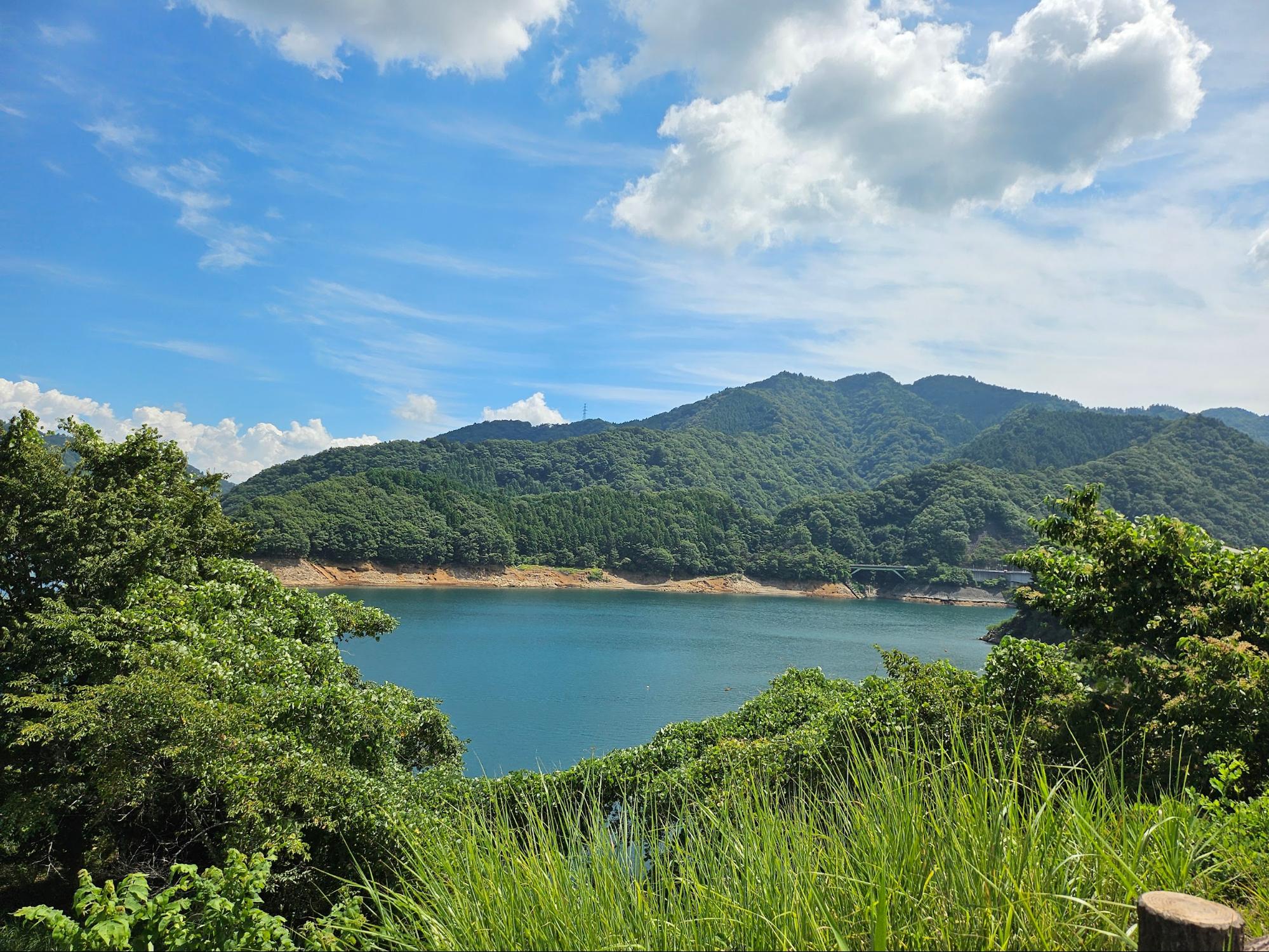 Lake Miyagase and the mountains behind
