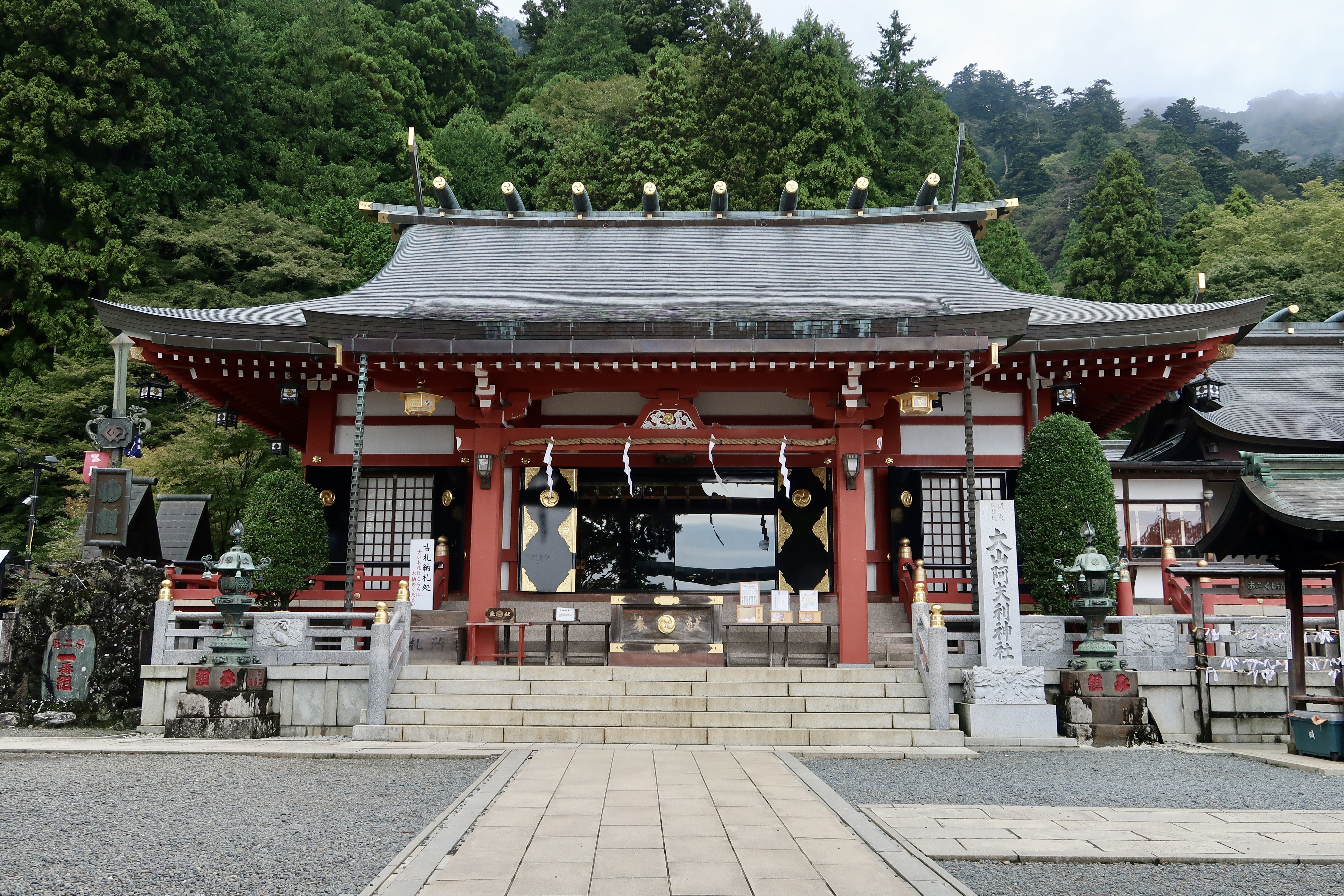 Die Gebetshalle des Oyama Afuri-Schreins in Shimosha