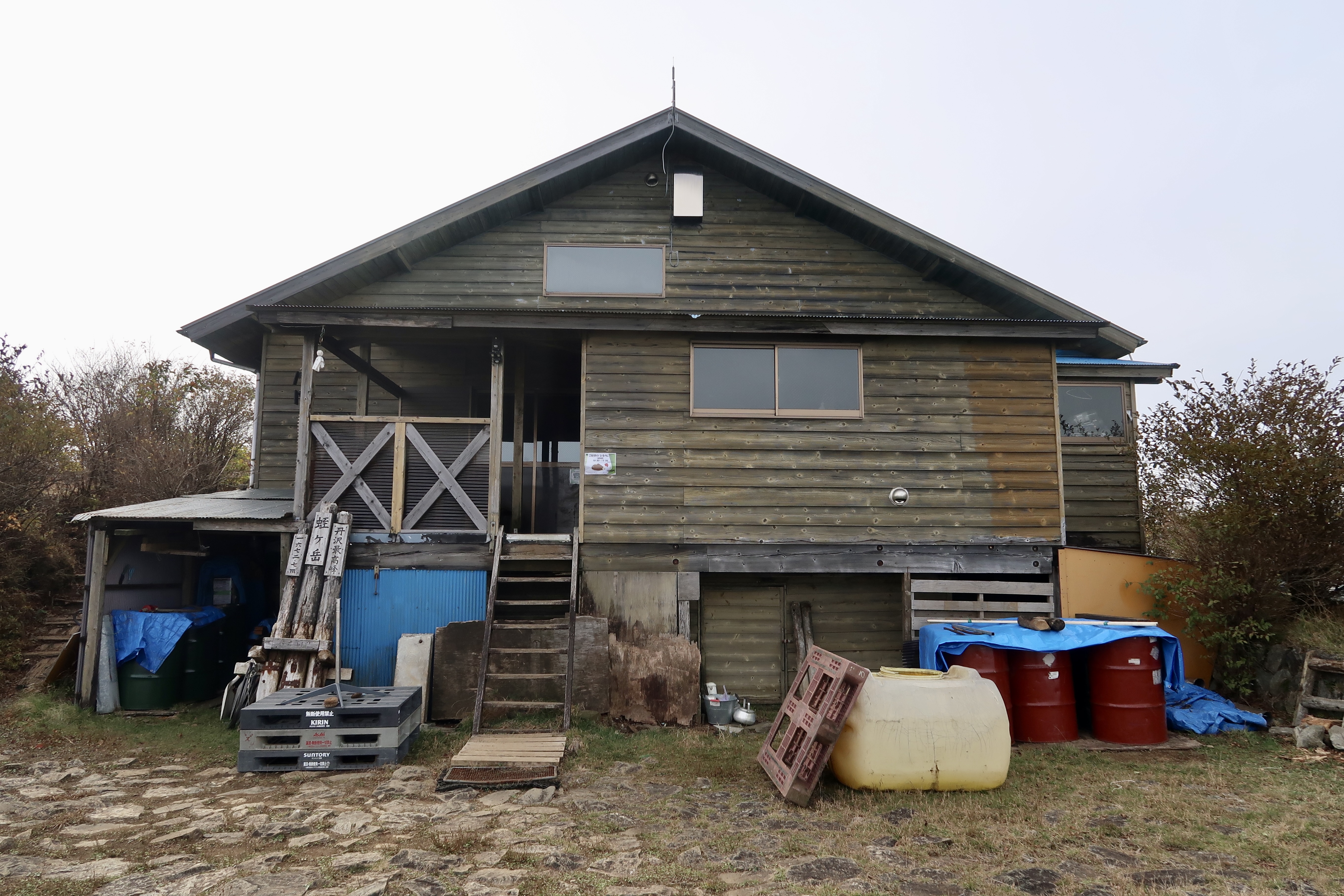 Hirugatake Hut's exterior