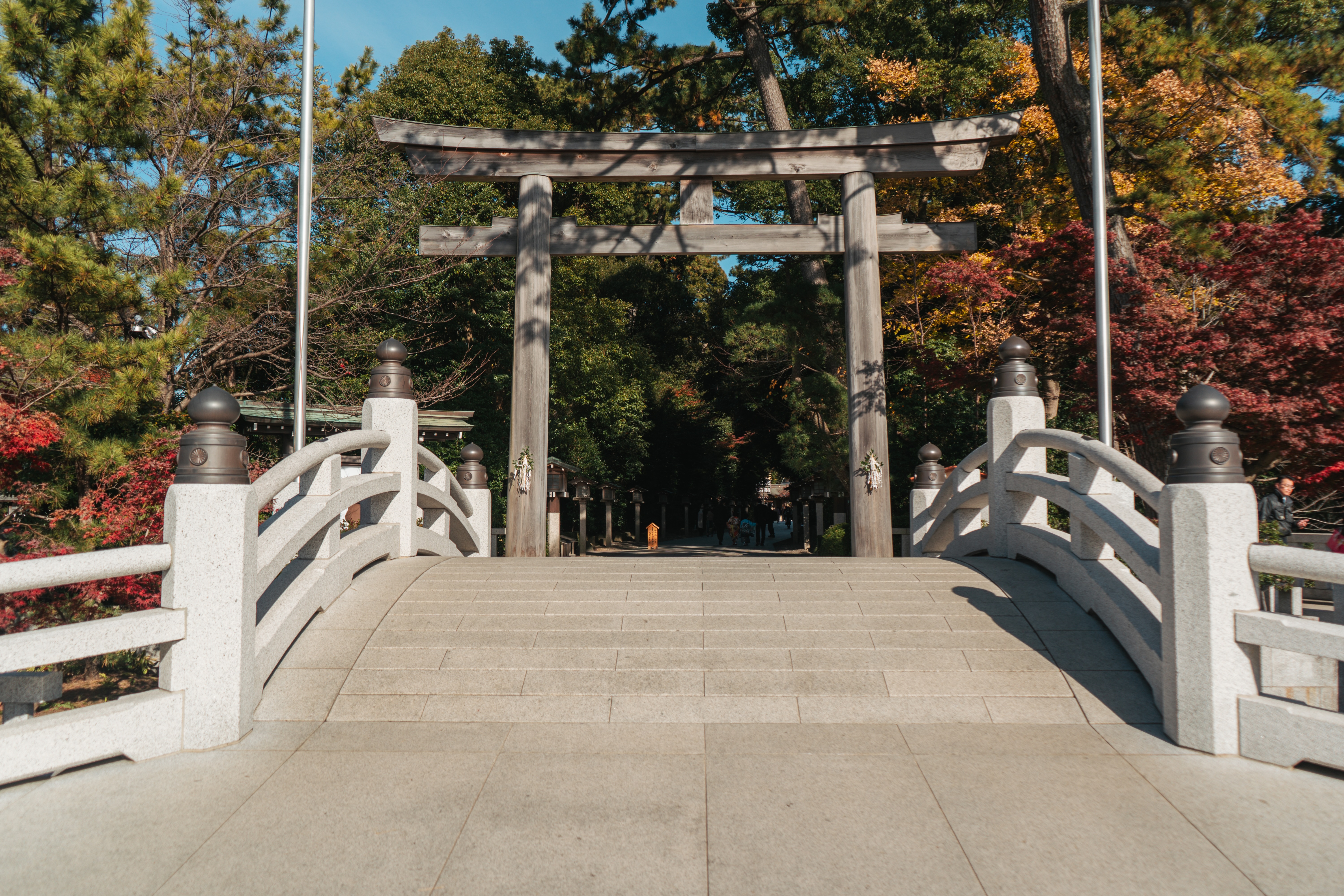 Torii de entrada del Santuario Samukawa (Cathy Guex)