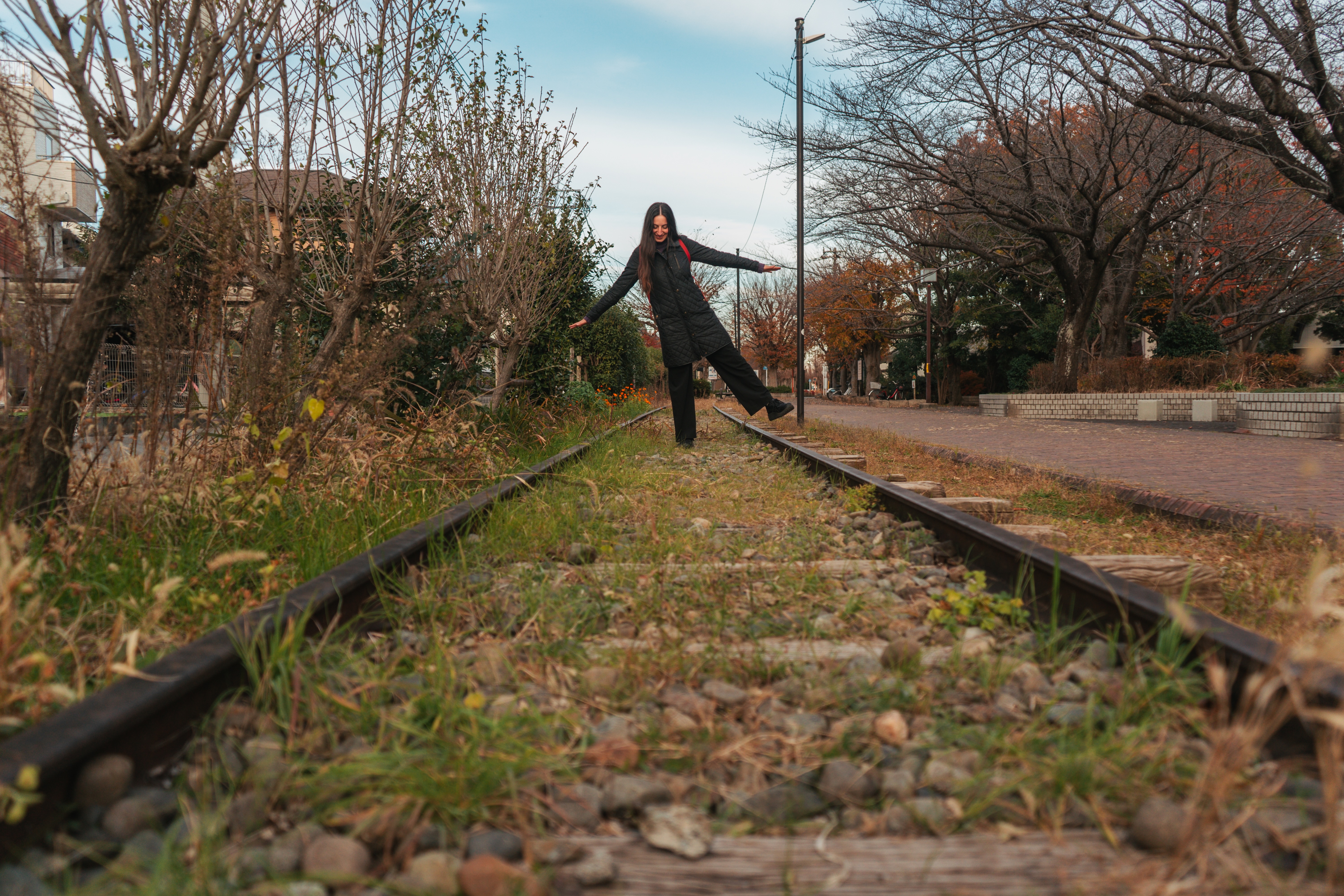 Camina a lo largo de las vías abandonadas (Cathy Guex)