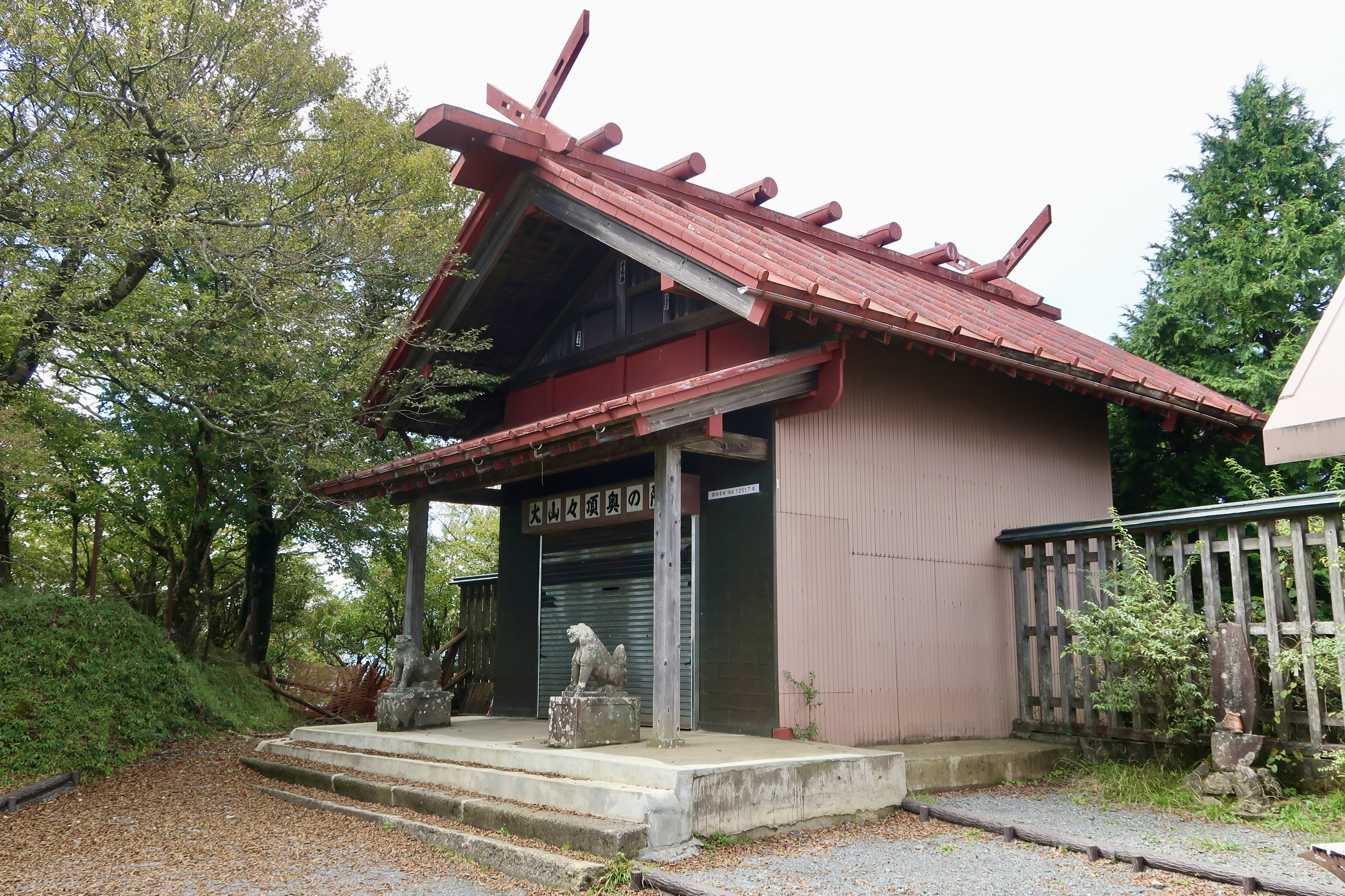 Zensha, or Front shrine