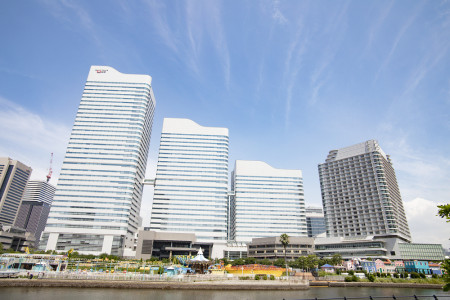 Plaza de la Reina de Yokohama image