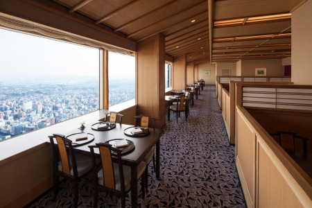 โยโกฮามะ รอยัล พาร์ค โฮเทล ชั้น 68 ทานอาหารญี่ปุ่น "ชิกิเตะ"