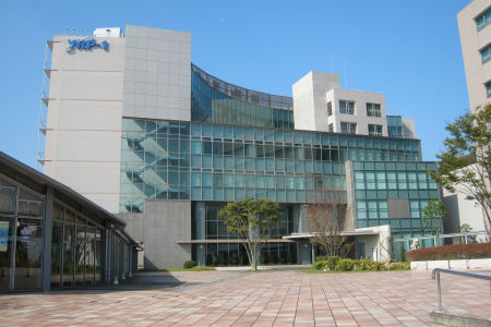 Parque de Investigación de Yokosuka (Edificio del Centro YRP no. 1)