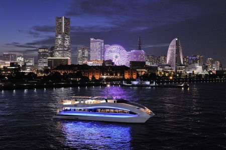 Vista Nocturna de Yokohama y barco Fantastic Café 
