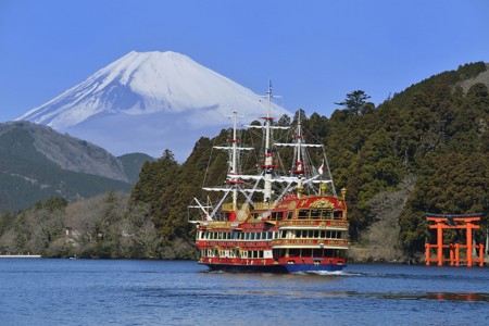 Barco pirata de Hakone (barco turístico de Hakone)