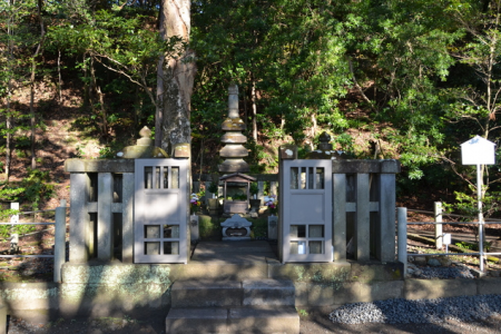 Vestiges de Hokkedo (Tombe de Minamoto no Yoritomo)