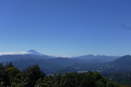 攀登阵马山，目睹富士山的壮丽景色