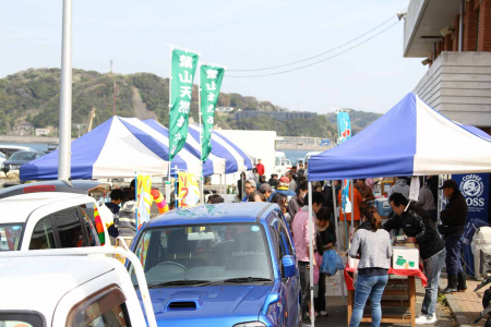 Le marché du dimanche matin à Hayama image