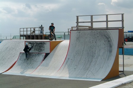 鹄沼海滨公园滑板场