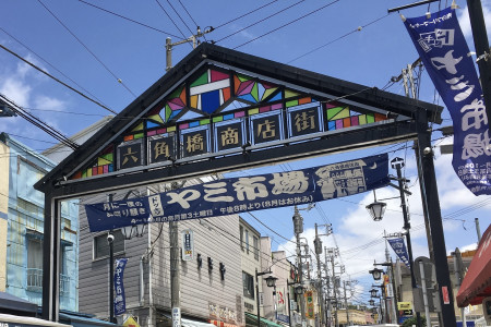 ノスタルジックな昭和の雰囲気の商店街と緑のオアシスのんびり散歩