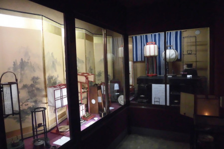 Unterhaltsame Erlebnisse im Japanischen Volkskunstmuseum &quot;Edo Mingu Kaido&quot;.