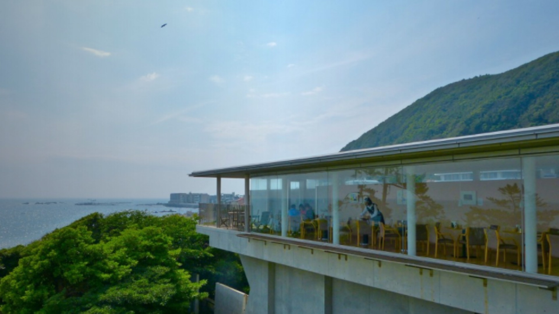 Nhà hàng Orange Bleue (bên trong Bảo tàng Nghệ thuật Hiện đại Kamakura & Hayama)