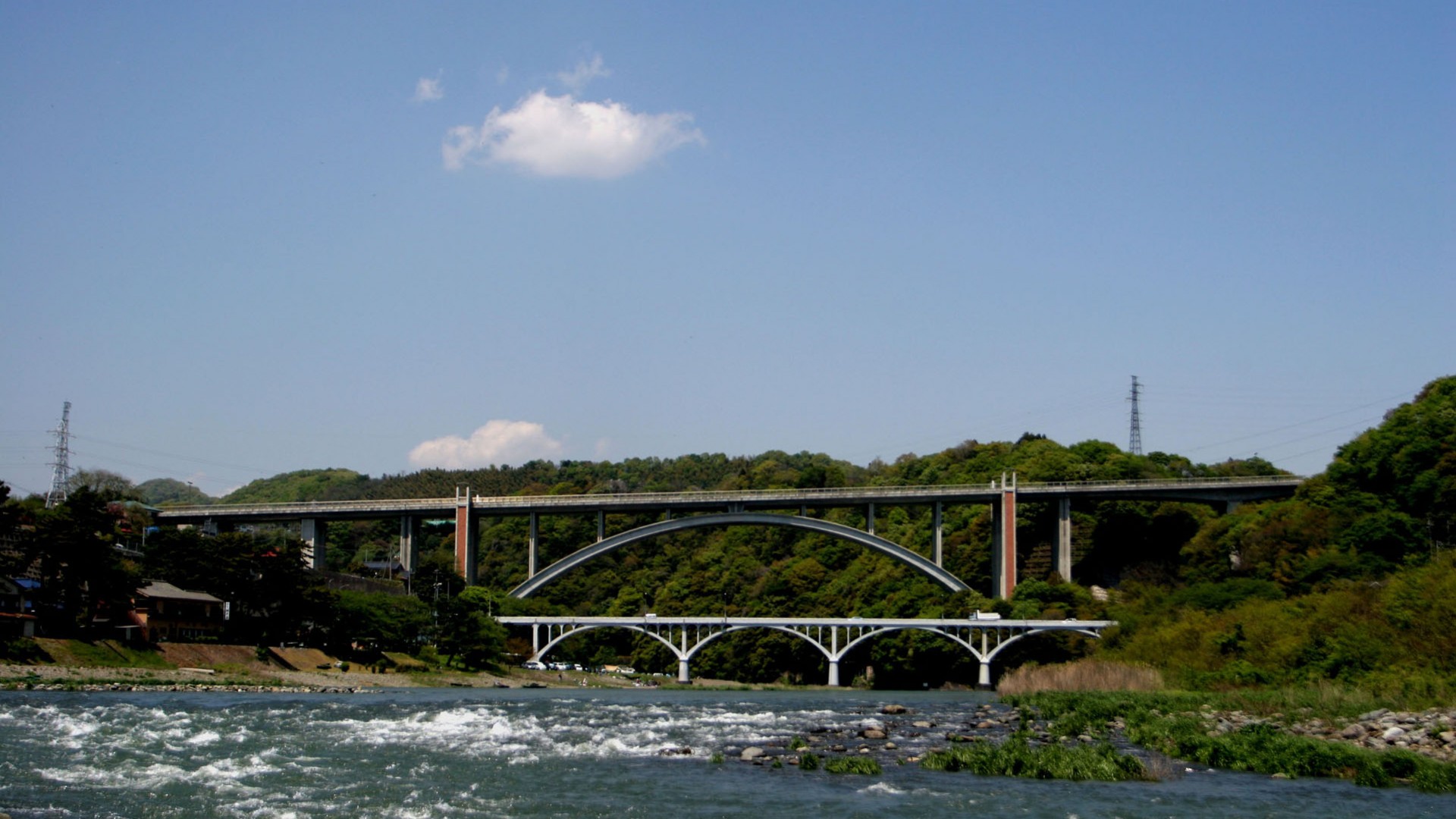 Ogura Brücke und der Genuss der Bäche des Sagami Flusses