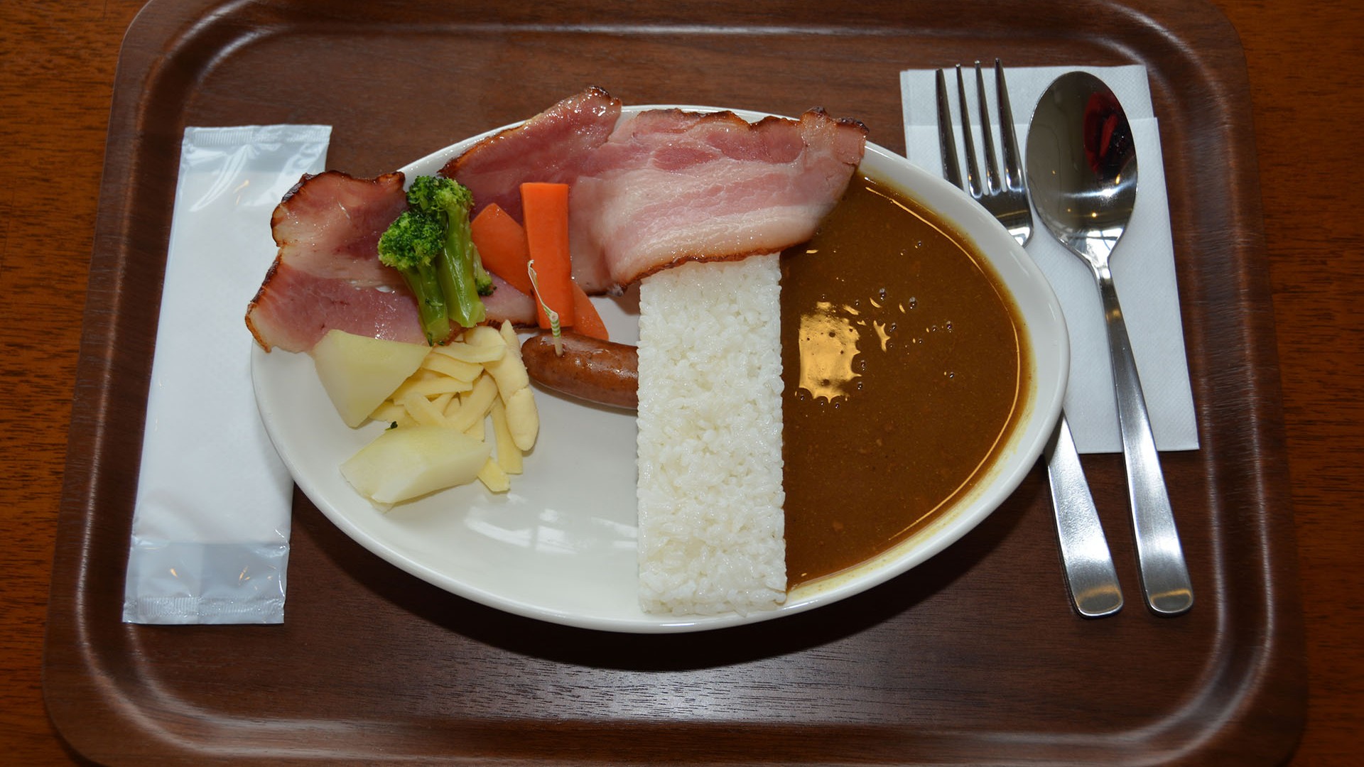 Café Lakeside (Descarga de Curry de la presa de Miyakase)