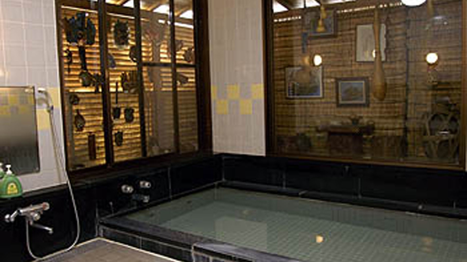 Hotel-Museo de Atsugi（Tron hot spring）