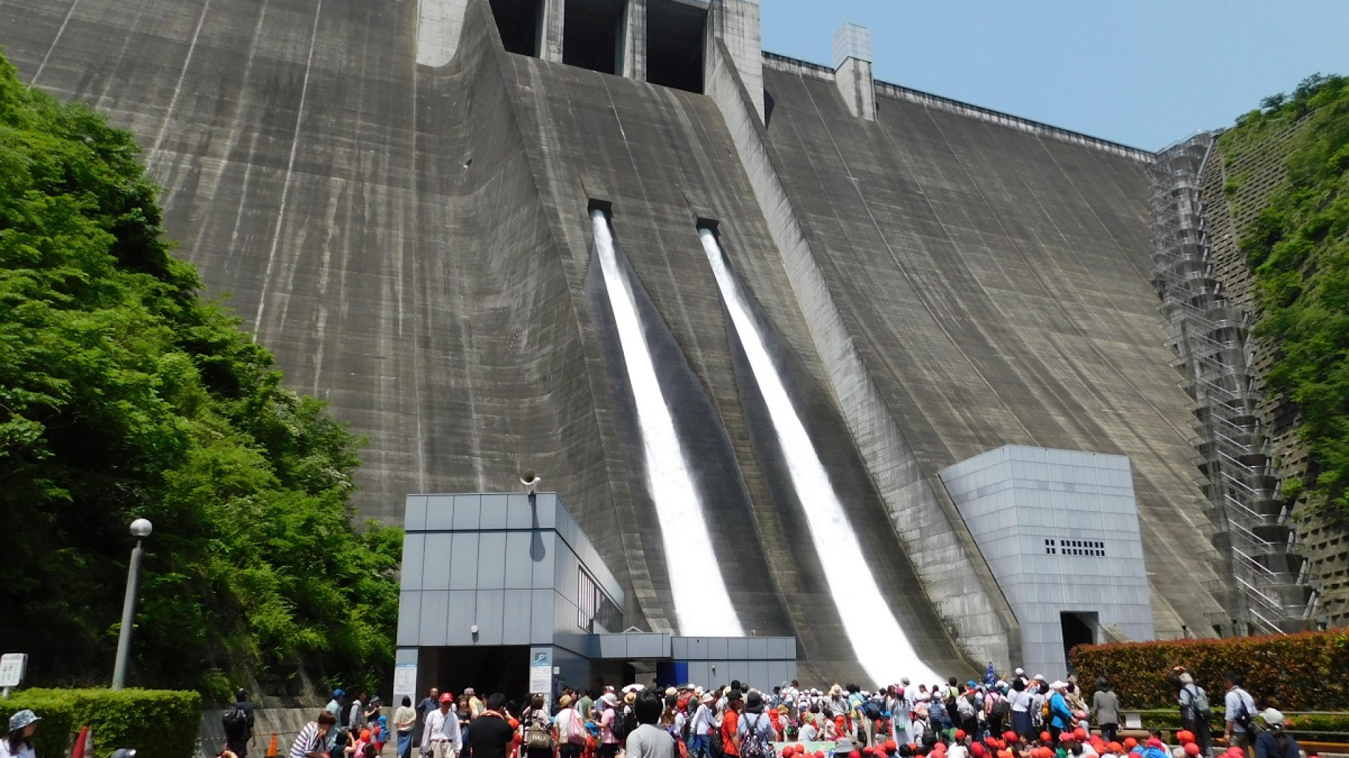 Visite du barrage de Miyagase (ouverture des vannes)