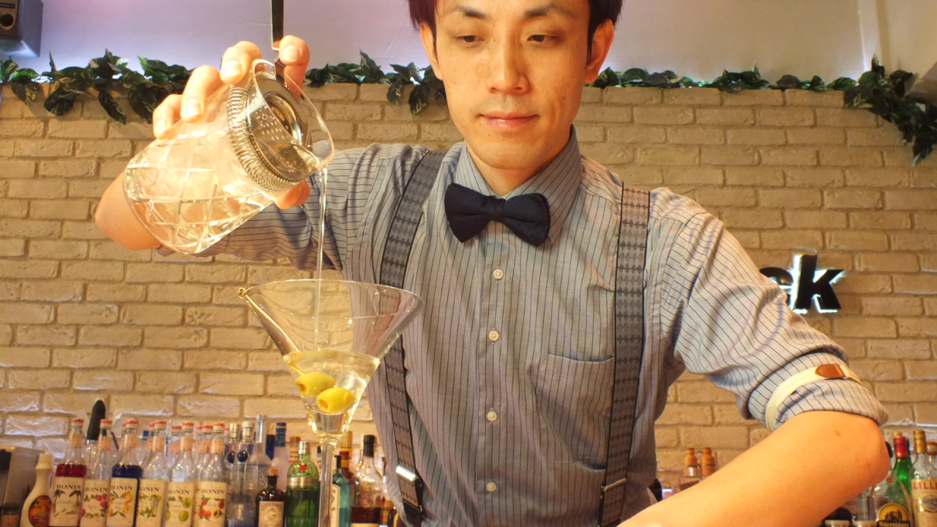 Spectacle de jonglages "cocktails" (Jun Nakamura)