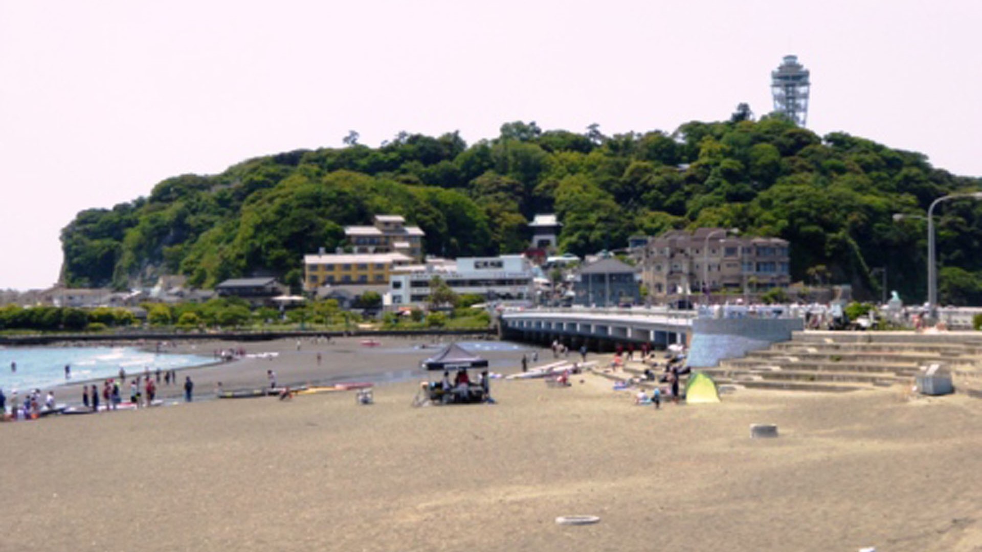 Chemin de sable pour Enoshima à marée basse (Tonboro)