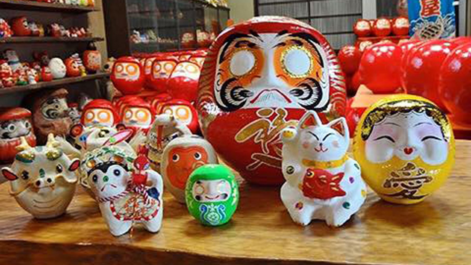 Arai Daruma Store. Daruma painting experience