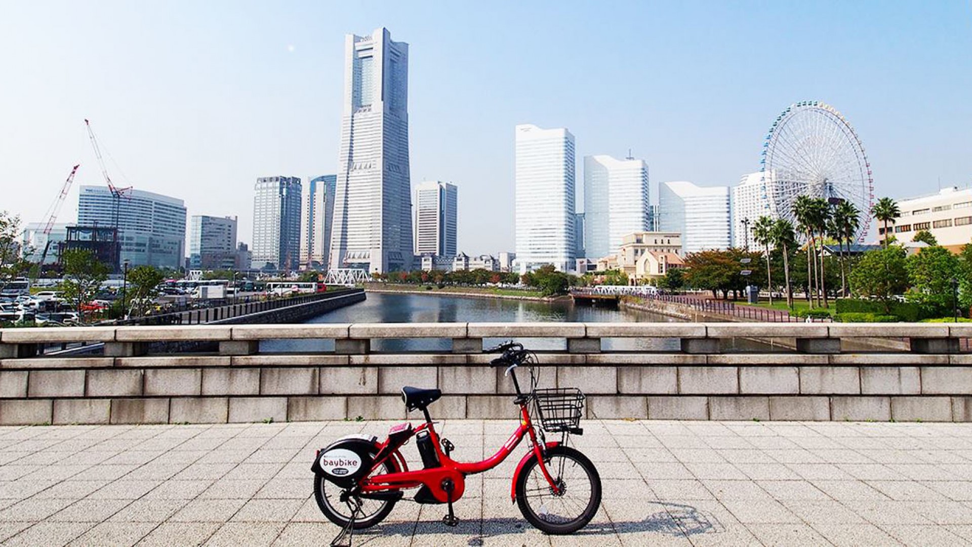 騎著Baybike 電動單車在橫濱市內觀光
