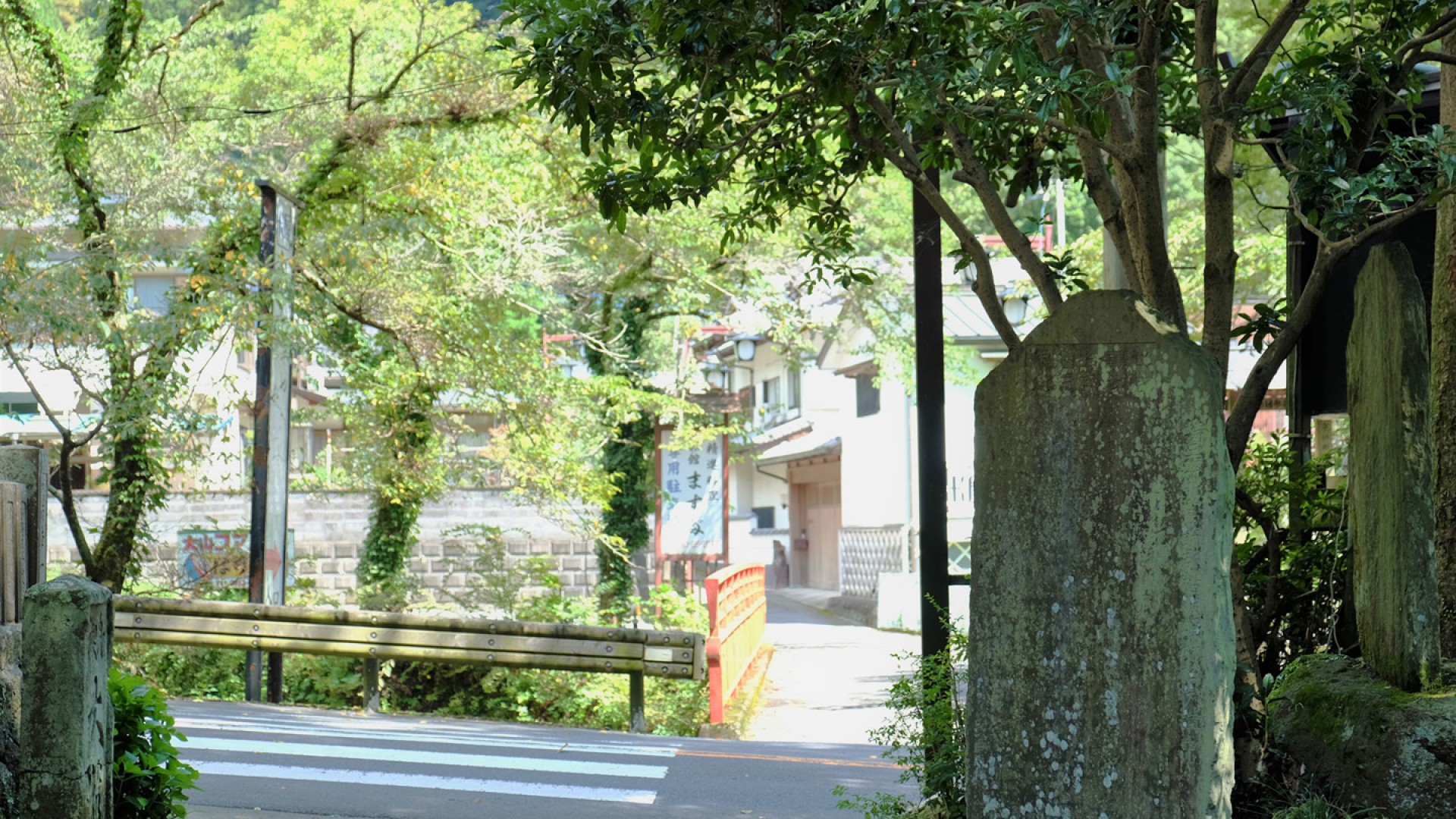 Monument en pierre du pont
