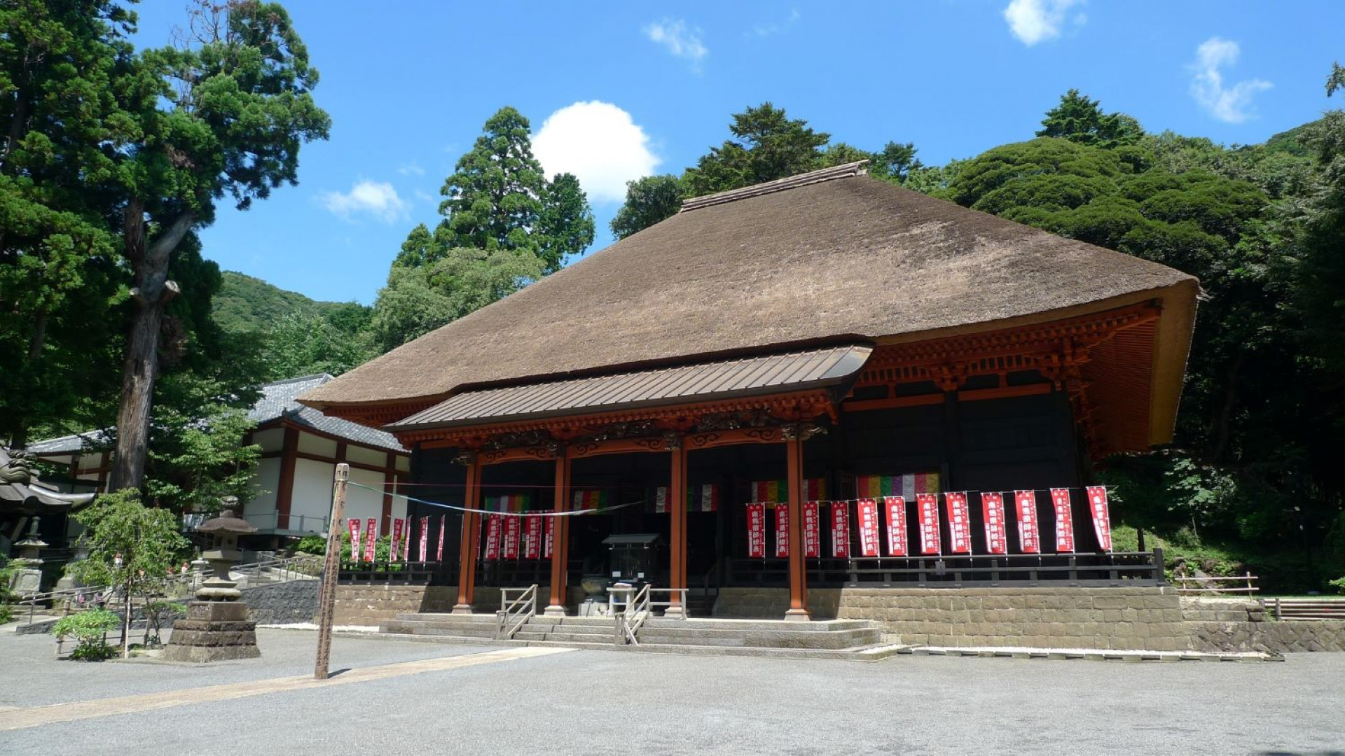 Salón del Tesoro Hinata Yakushi (Yakushi Nyorai, los tres Yakushi de Japón)