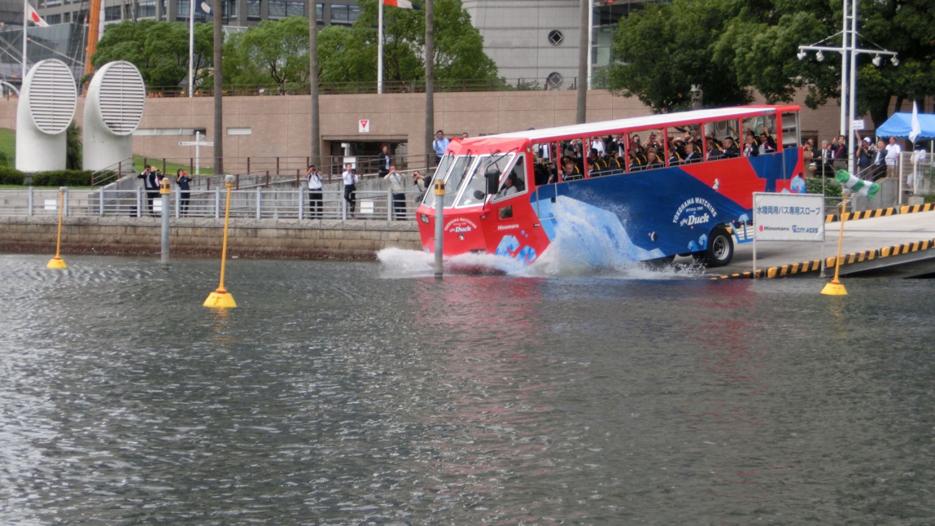 スカイダック横浜（水陸両用バス「スカイバス」）