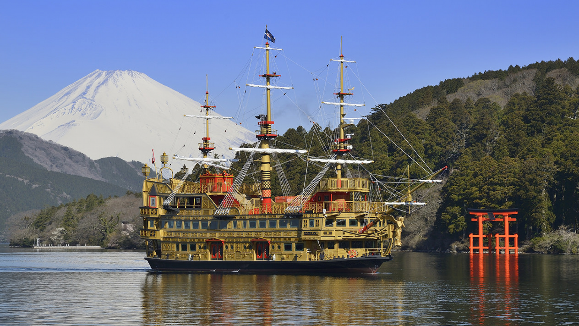 Thuyền cướp biển Hakone (Thuyền ngắm cảnh Hakone)