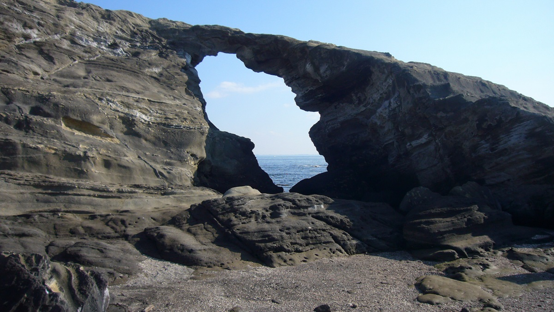 Umanose Doumon (Horseback rock gate)