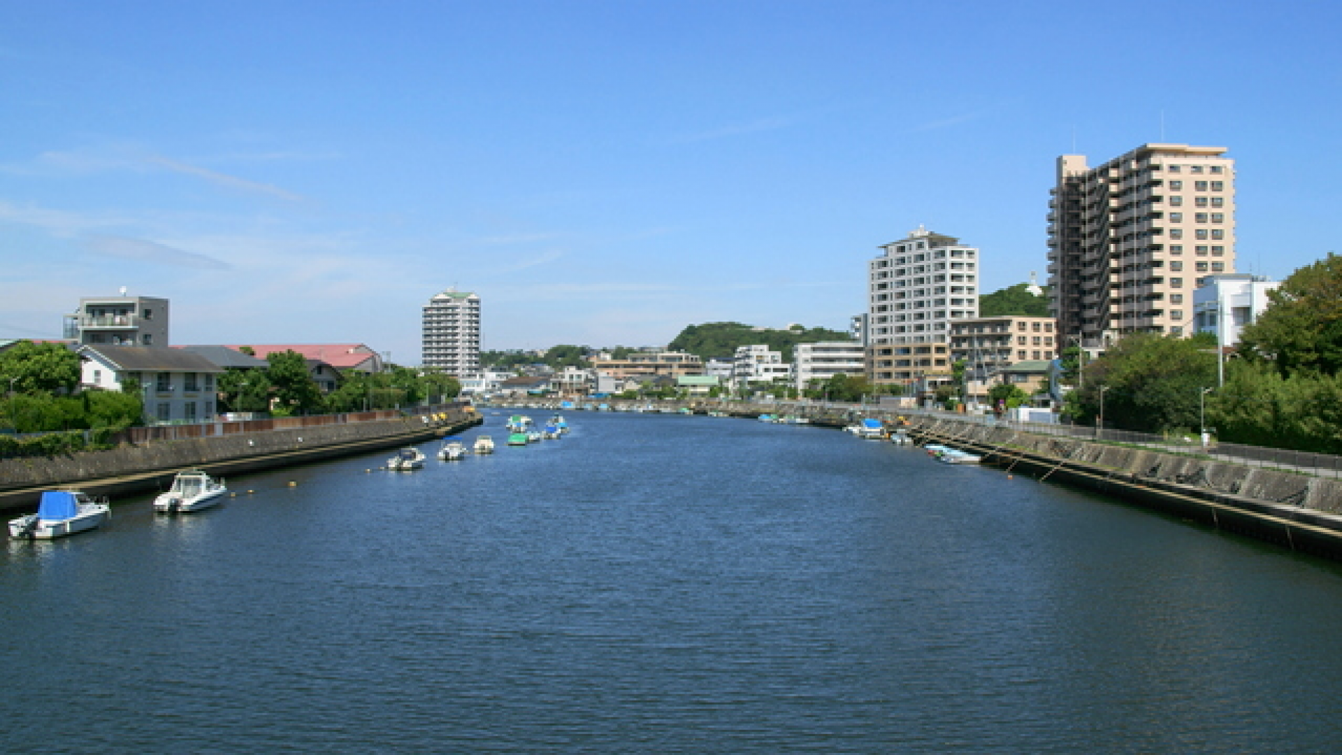 Promenade le long de la rivière Sakaigawa