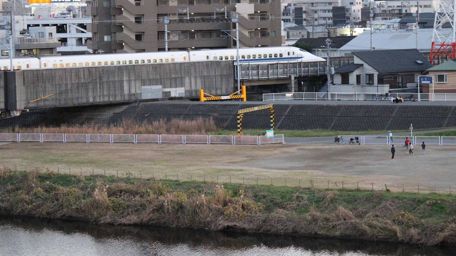 Bords de la rivière Tsurumi-gawa