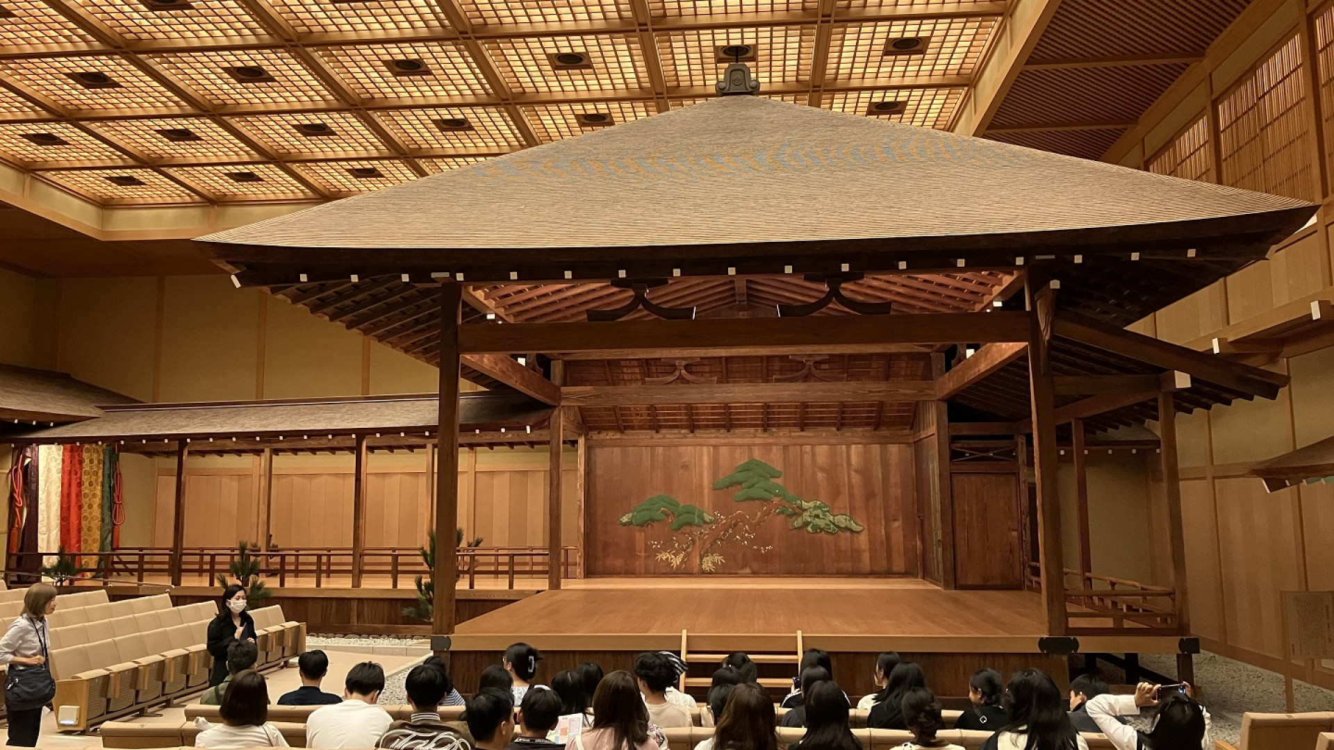 Nhà hát kịch Noh Yokohama (tour cá nhân)