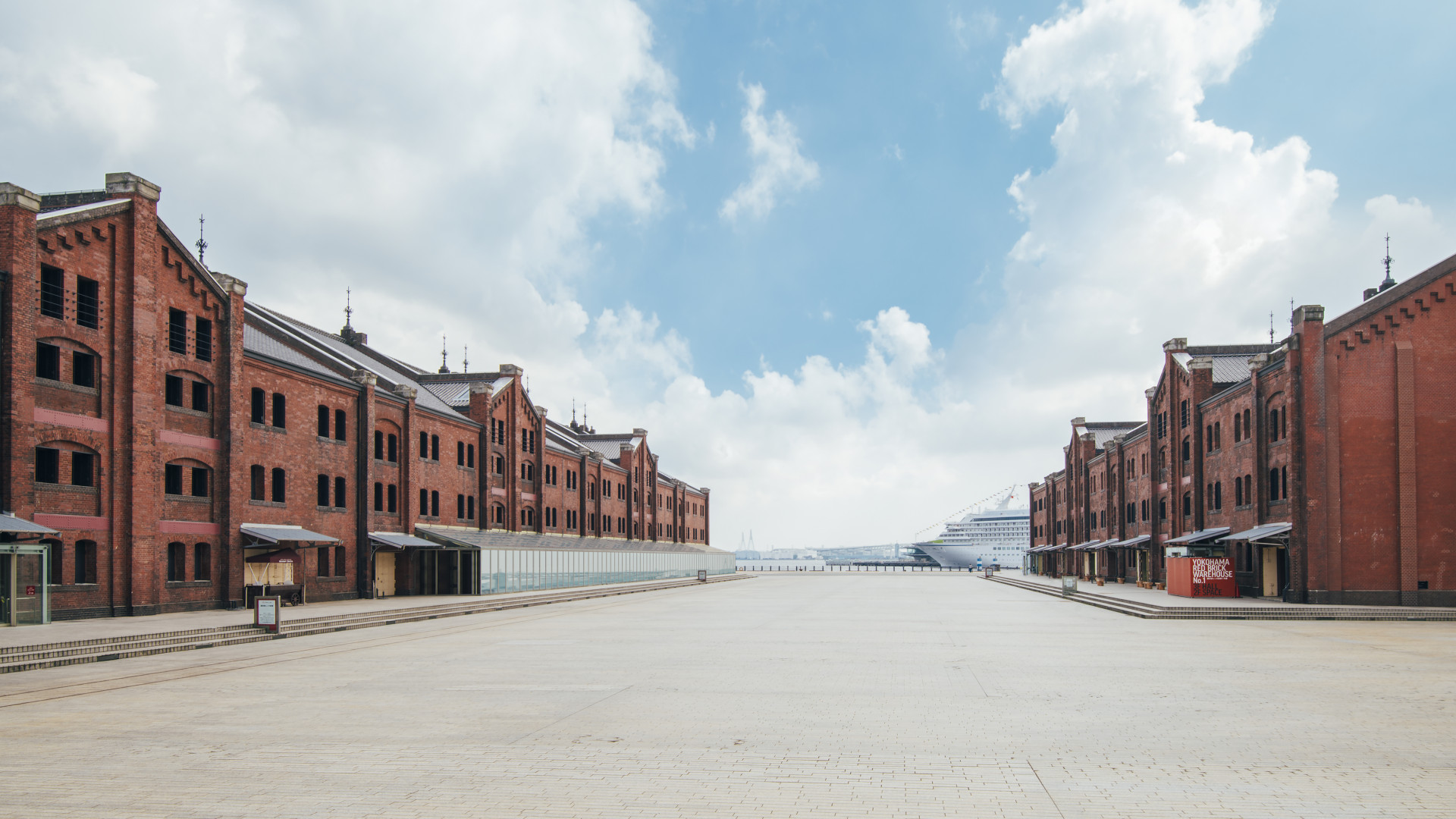 Aka-Renga Soko (Yokohama Red Brick Warehouse) - Destinations 