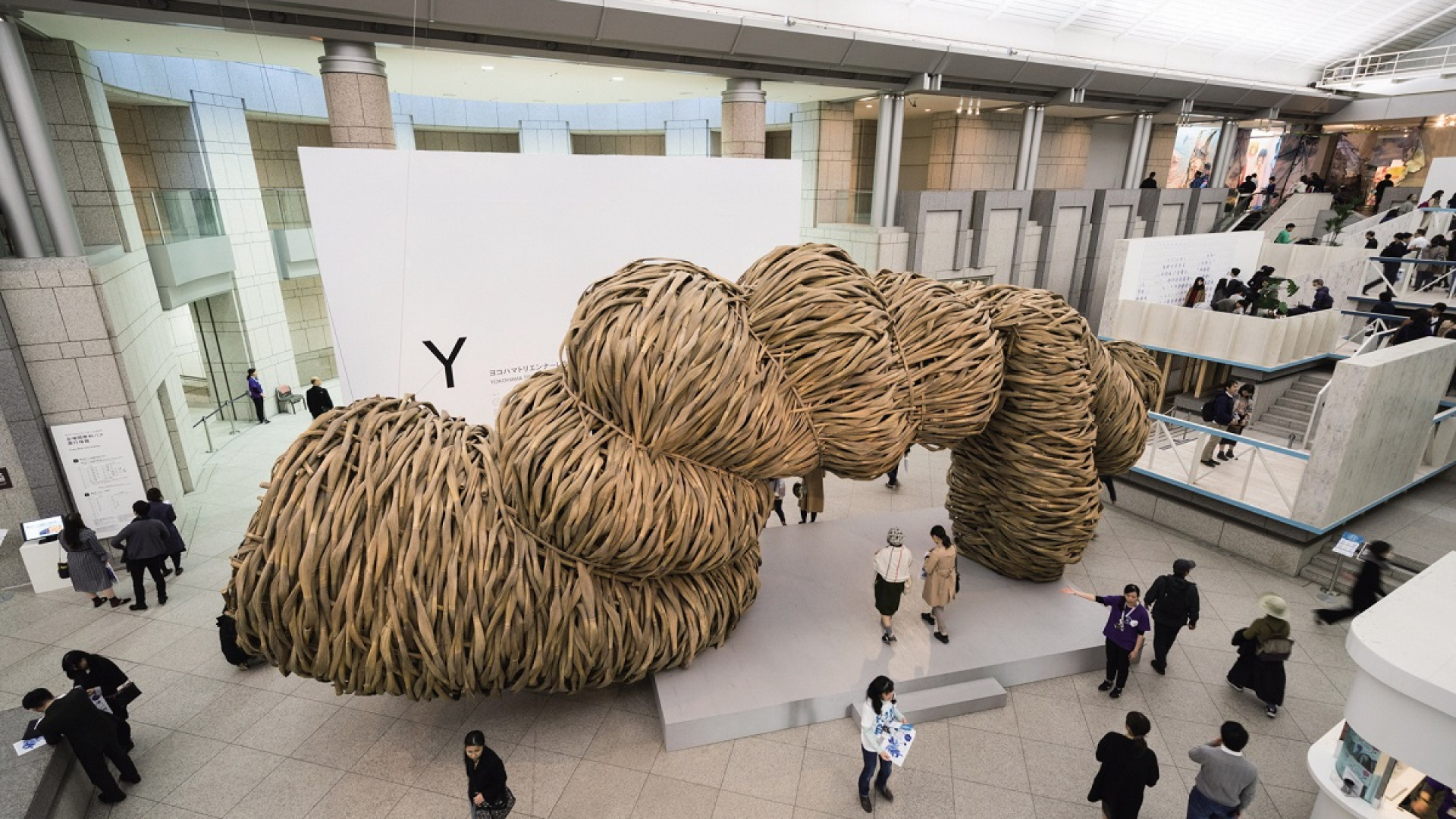 Yokohama Triennale (eine internationale Ausstellung zeitgenössischer Kunst, die alle 3 Jahre stattfindet)
