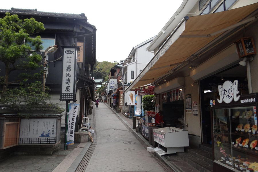 Enoshima Benzaiten Nakamise Street
